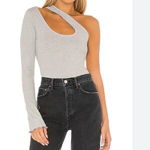 NWT. LOVER & FRIENDS One Sleeve Cut-Out Top, Light Gray